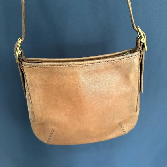 Coach Handbags - Vintage Coach Brown Leather Shoulder Bag with Gold Hardware
